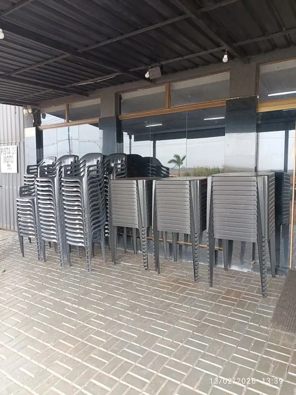 Cadeiras Parati em restaurante