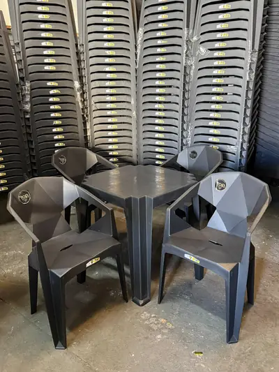 Jogo de Mesa Parati Diamante — mesa e cadeiras de plástico