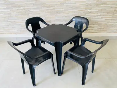 Jogo de Mesa Parati Poltrona — mesa e cadeiras de plástico